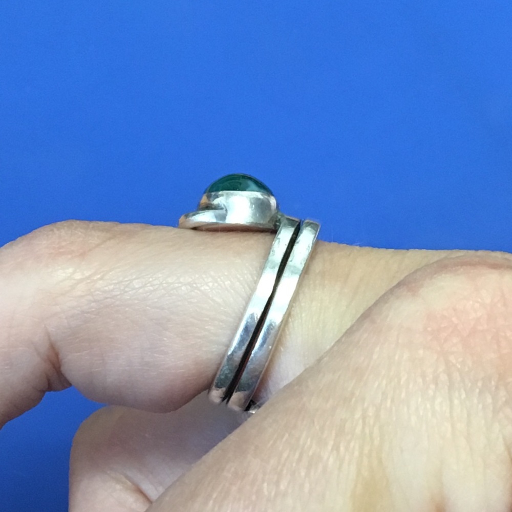 Sterling Green Stone Ring - Picture 5 of 8